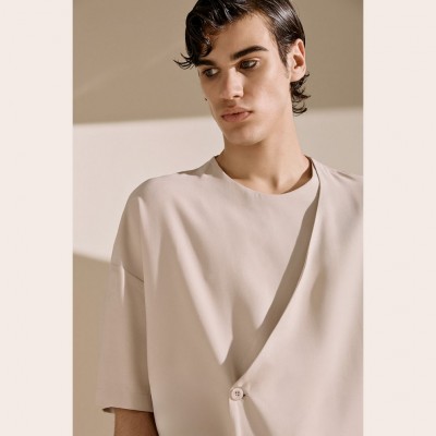 Diverse Men's Asymmetric Button T-Shirt Beige